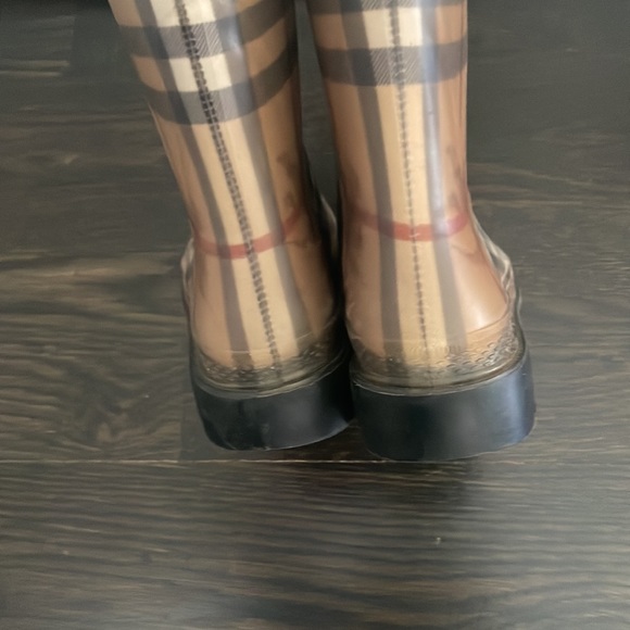 Burberry Haymarket Nova Check rain boots size 36. Excellent condition - Picture 8 of 16